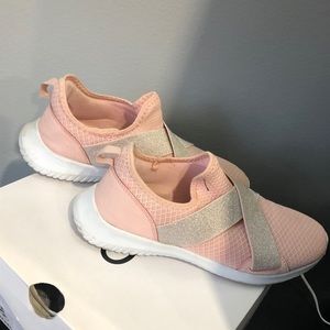 SUPER COMFY SNEAKERS